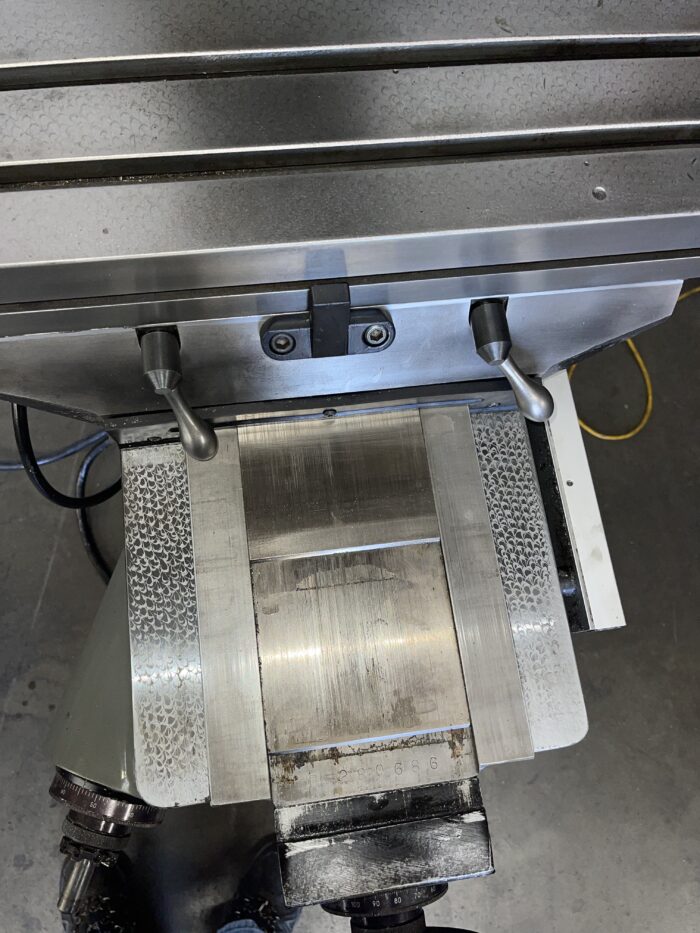 BRIDGEPORT 2HP VERTICAL MILLING MACHINE W/SWI TRAK  2 AXIS AGE 2 CONTROL - Image 5