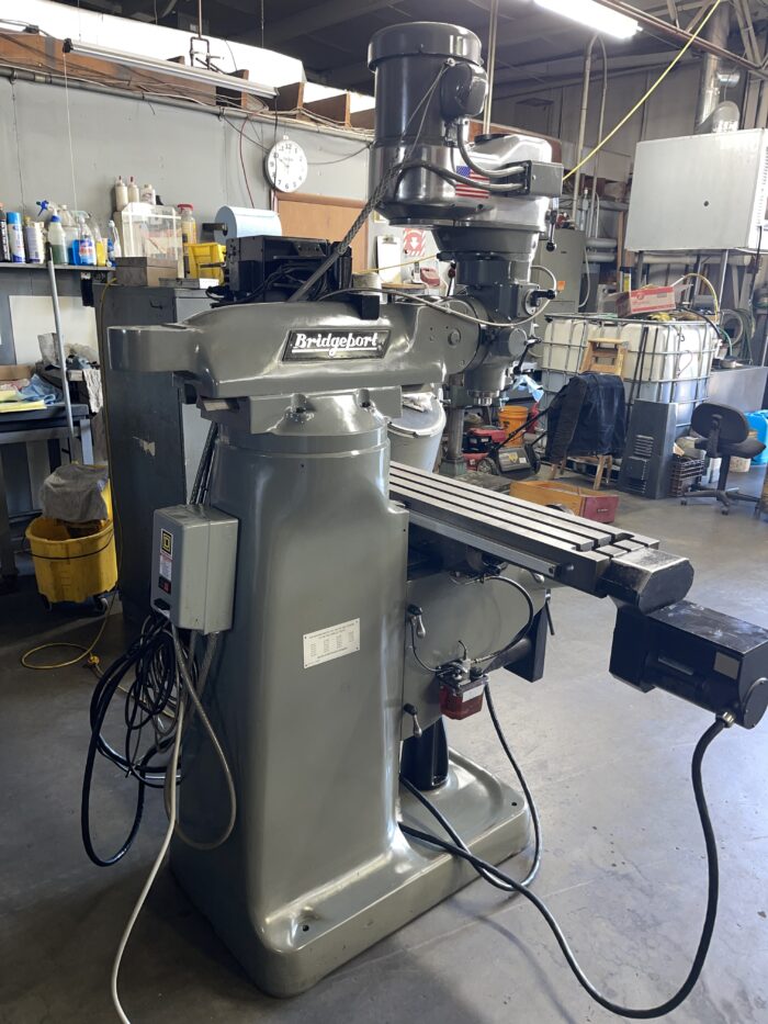 BRIDGEPORT 2HP VERTICAL MILLING MACHINE W/SWI TRAK  2 AXIS AGE 2 CONTROL - Image 8